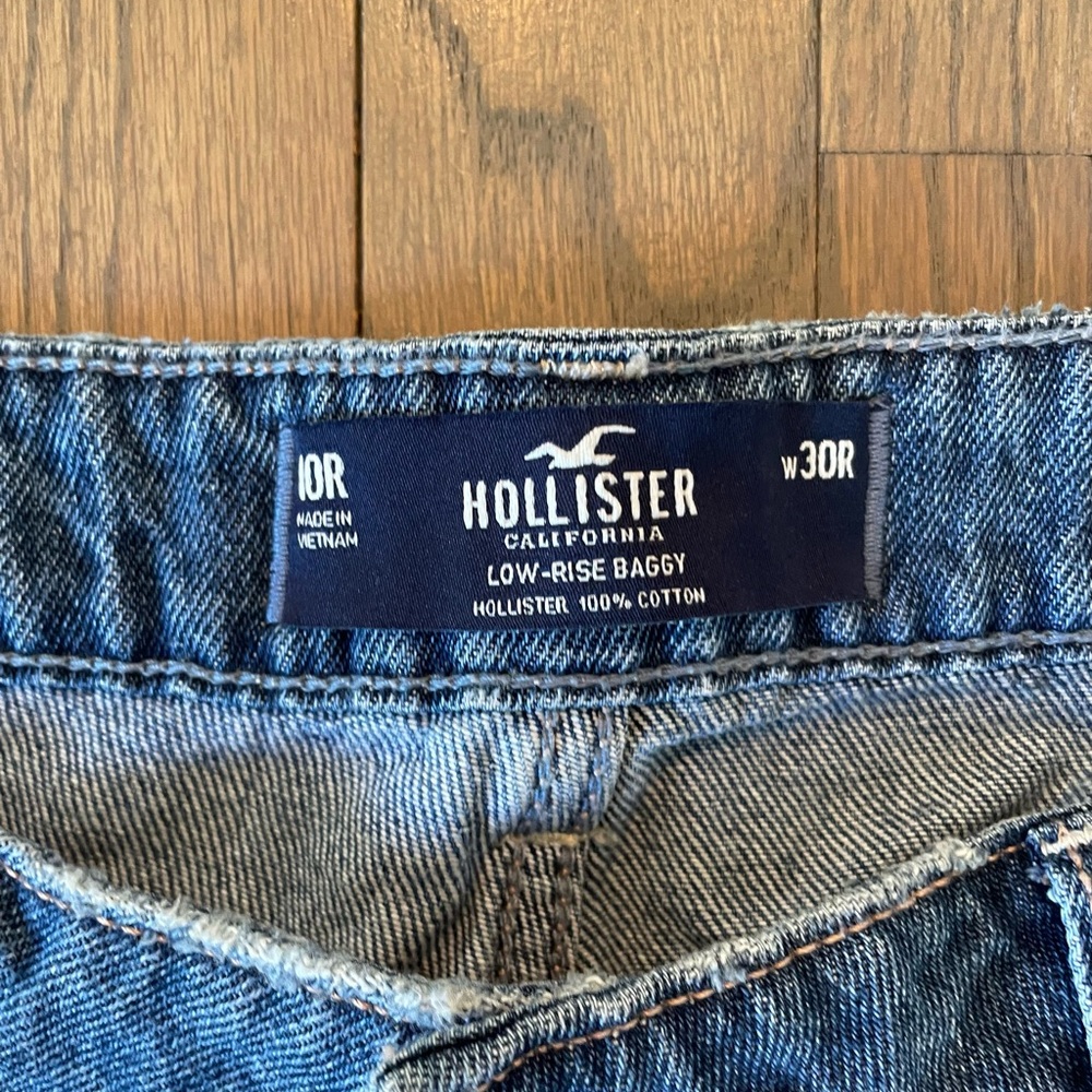 Hollister Women's Low Rise Baggy Jeans, Size 10R, Waist 30 - Picture 8 of 11